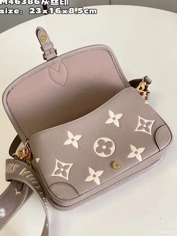 VUITTON Nano LOUIS Diane 0413